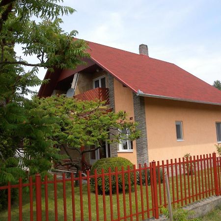Holiday Home In Balatonkeresztur 19455 Buitenkant foto